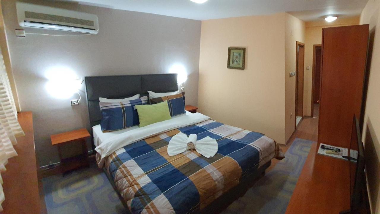 Hotel Square Escópia Exterior foto